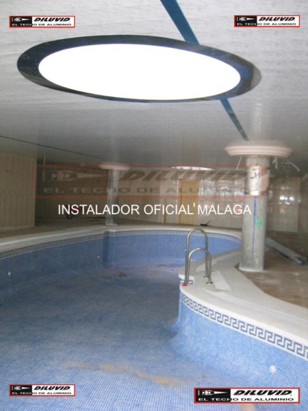 imagen-6-Instalación-techo-de aluminio-en piscina-hotel-málaga-decorado-mármol-Florencia